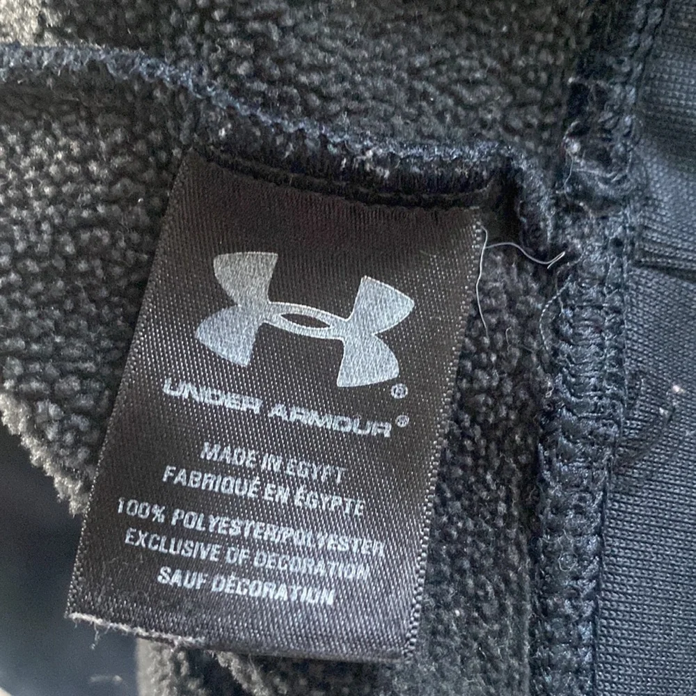 Under Armour Youth Black fleece sweatshirt Hoodie YXL red logo kangaroo pockets